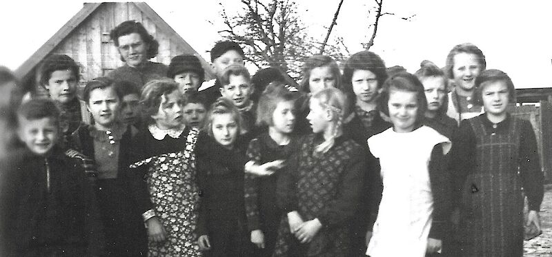 Marianne Günther mit Schülergruppe 1943 © Foto: Privatarchiv Peyinghaus